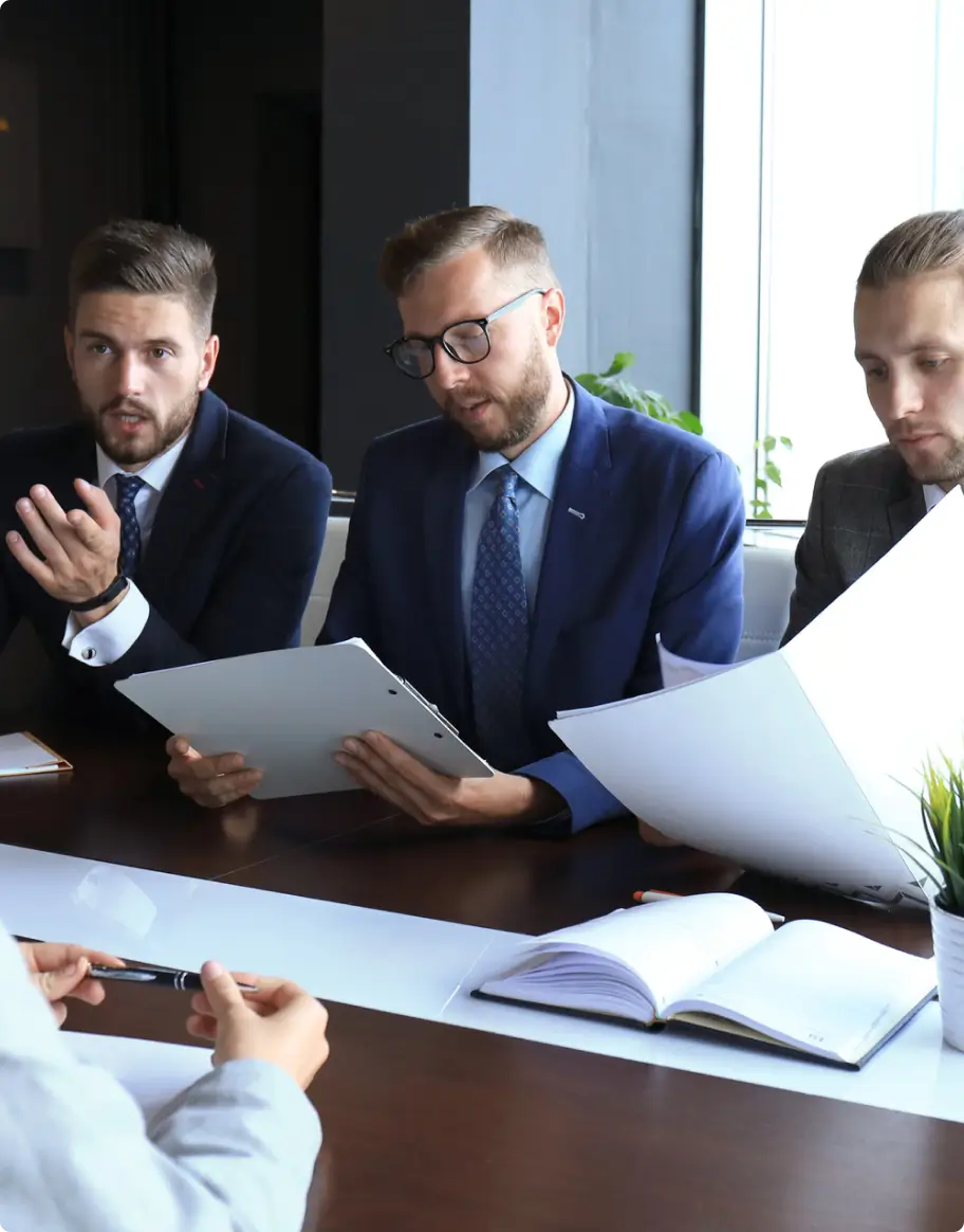 ICT strategic sourcing discussion between MNA DD Solutions consultants and clients